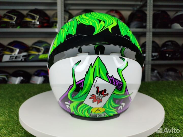 Мотоциклетный шлем закрытый. Стильный и яркий