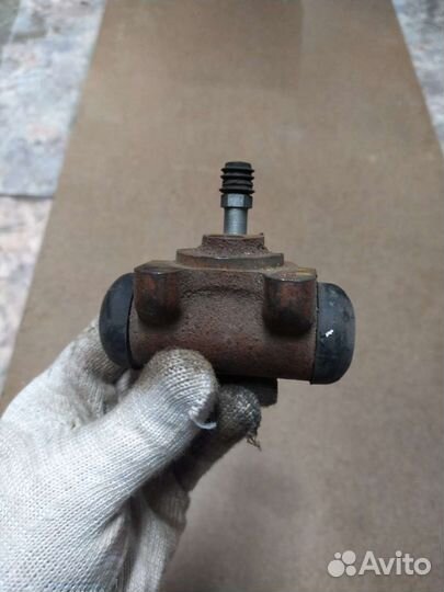 Рабочий задний тормозной цилиндр на УАЗ