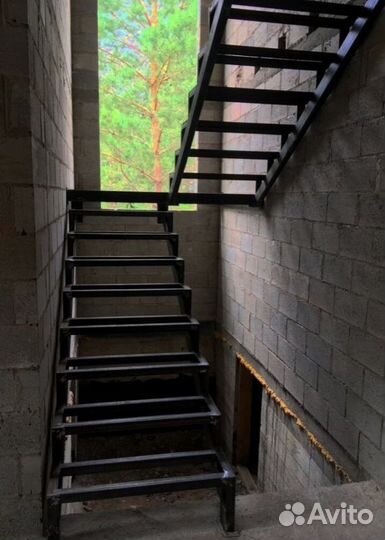 Лестница на металлическом каркасе дизайн 4110