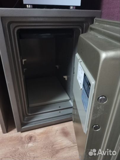 Сейф для денег и документов