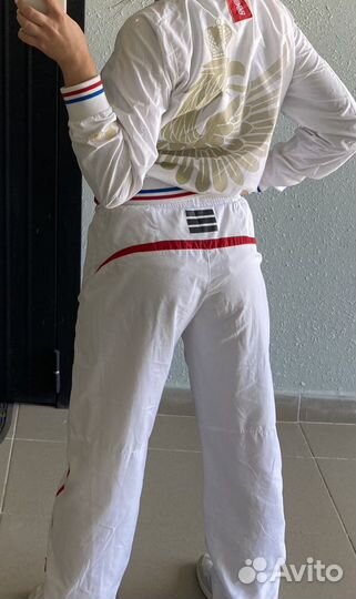 Костюм спортивный
