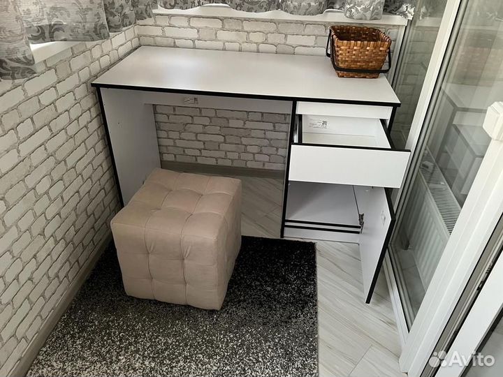 Письменный стол, компьютерный стол