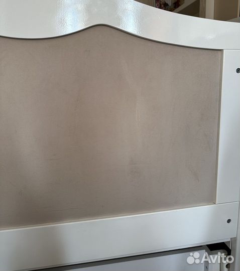 Детская кроватка с маятником и ящиком