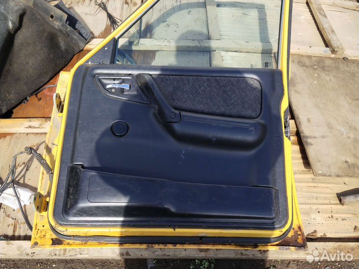 Двери волга 105