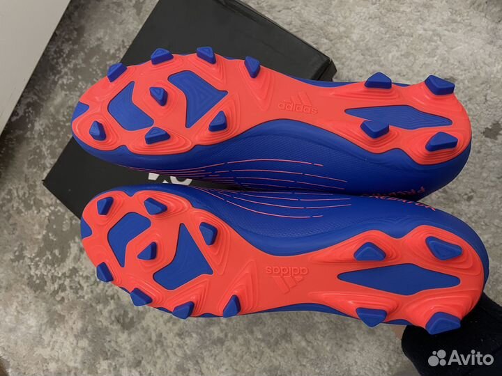 Футбольные бутсы adidas predator