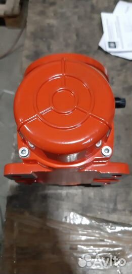 Площадочный вибратор MV 200/3 двухполюсной