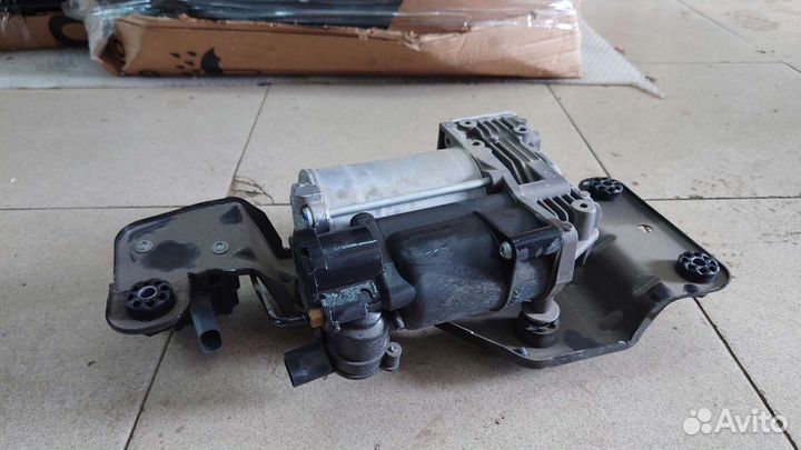 Компрессор пневмоподвески BMW X5 / X6