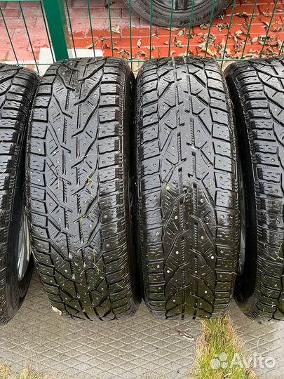 Tigar SUV Ice 215/65 R17