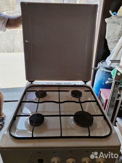 Продаю печь газовую с духовкой