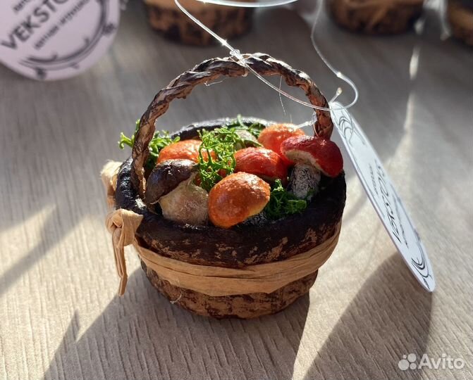 Ватная елочная игрушка Корзинка с грибами