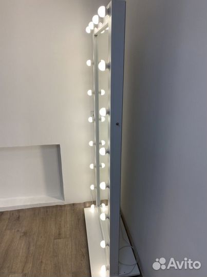 Зеркало гримерное с лампами