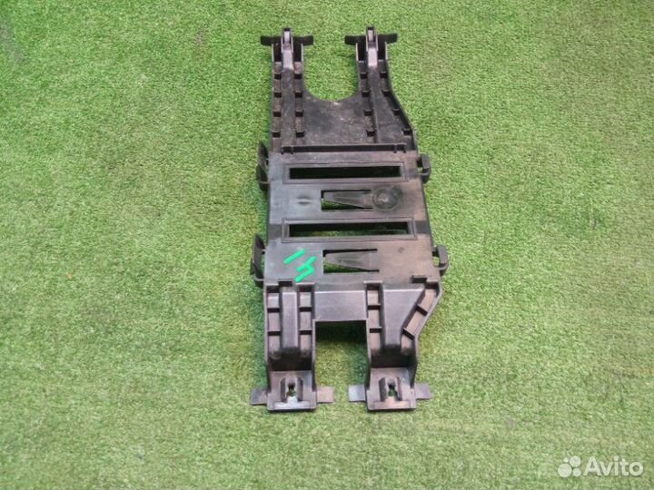 Кронштейн Audi Q3 8UB cczc 2013