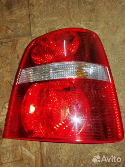 Фонарь задний правый Volkswagen Touran 1T