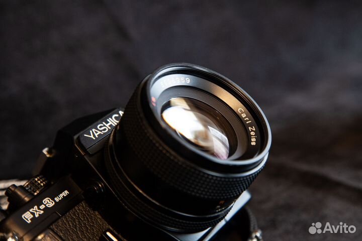 Yashica FX-3 2000 Carl Zeiss Planar 50 1.4