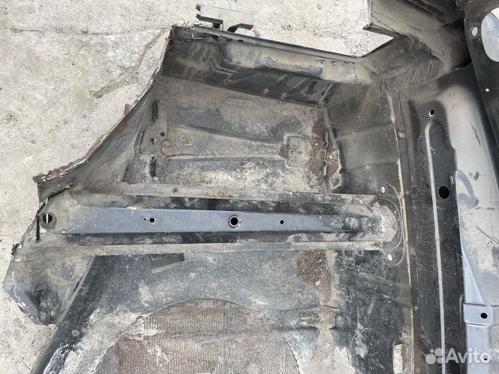 Задняя панель и ниша запаски bmw e36