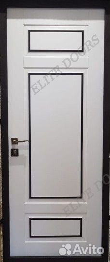Металлическая входная дверь с боковым стеклом