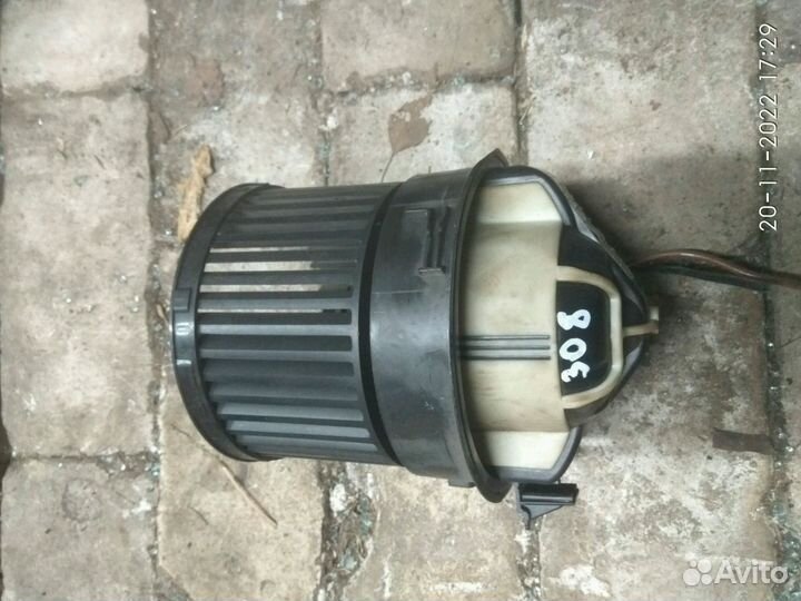 Моторчик печки на Пежо 308 2011 года