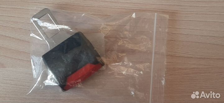 Заглушка на ремень в авто