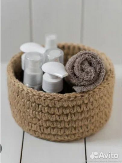 Интерьерная корзинка из джута