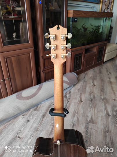 Акустическая гитара