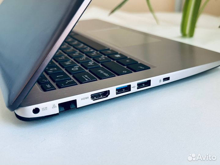 Ноутбук с сенсорным экраном Asus 11.6