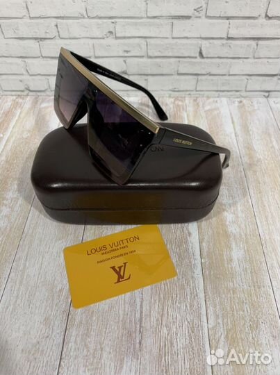 Солнцезащитные очки Louis Vuitton