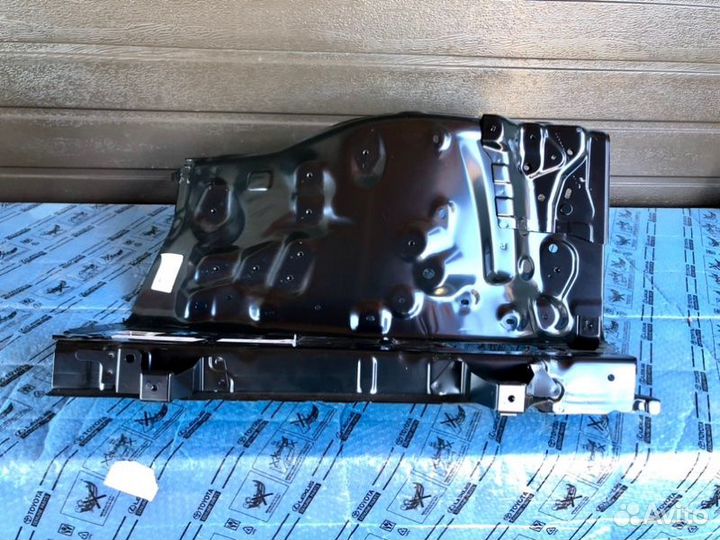 Кузовной брызговик передний Lexus Lx 2015-2022