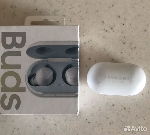 Беспроводные наушники Buds