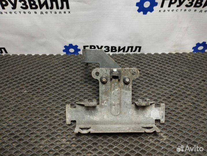 Кронштейн (крепление) Volvo FH4 21252110