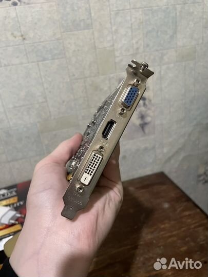 Видеокарта Radeon r7 240 4gb