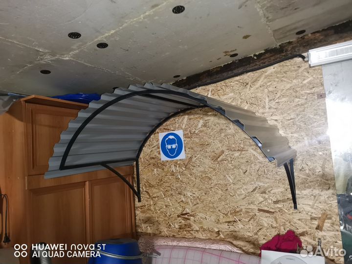 Козырек над входной дверью