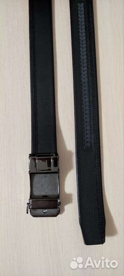 Мужской кожаный ремень черный