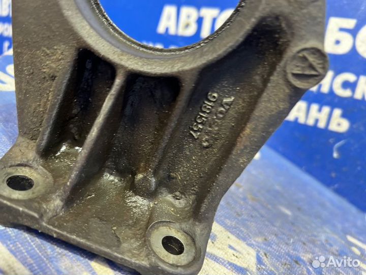 Кронштейн промежуточного вала Volvo S80 седан