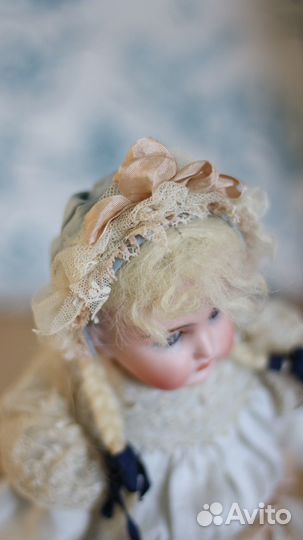 Шелковое платье и шляпка для антикварной куклы