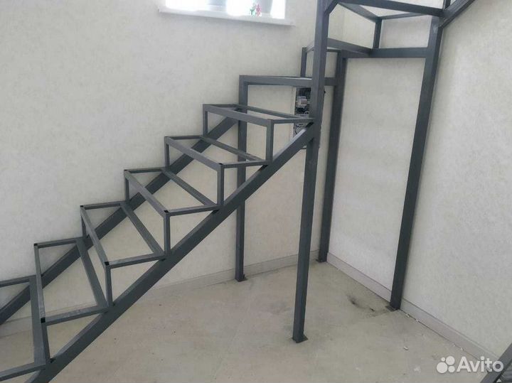 Лестница в частном доме / Металлокаркас