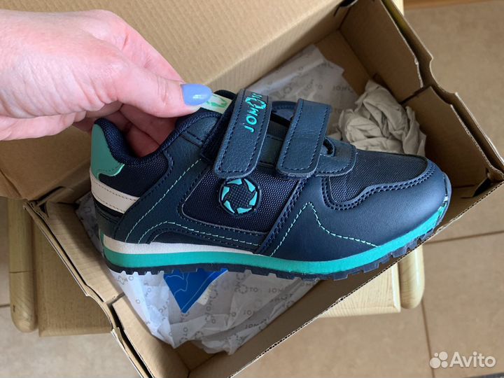 Кроссовки новые