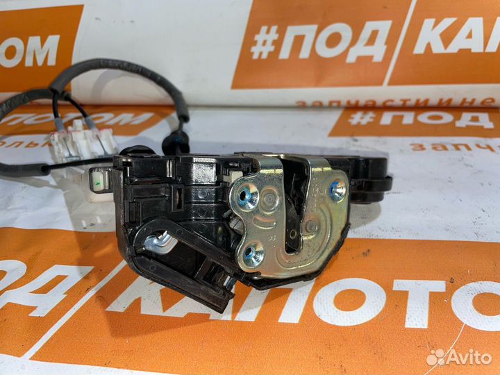 Замок двери передней правой Hyundai Santa Fe
