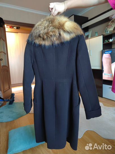 Пальто с натуральным мехом енота 48