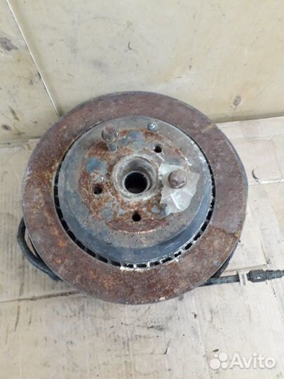 Кулак задний левый Mercedes-Benz Ml W164