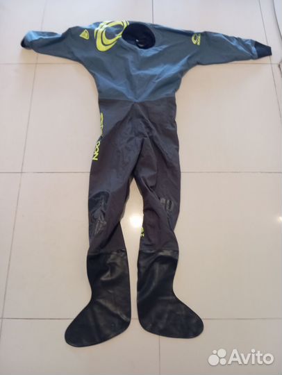 Сухой гидрокостюм