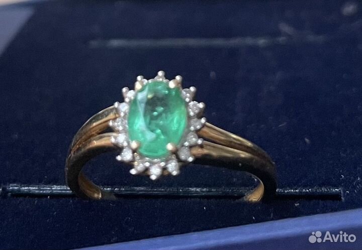 Кольцо с изумрудом и бриллиантами 0,80к
