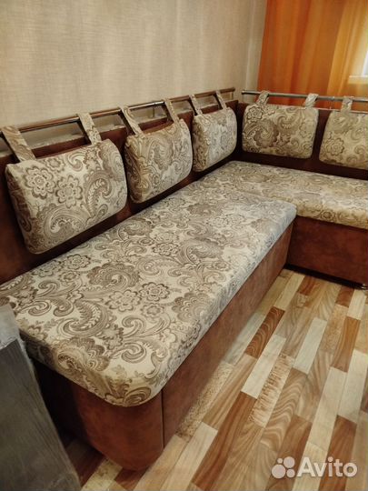 Угловой диван на кухню со спальным местом бу