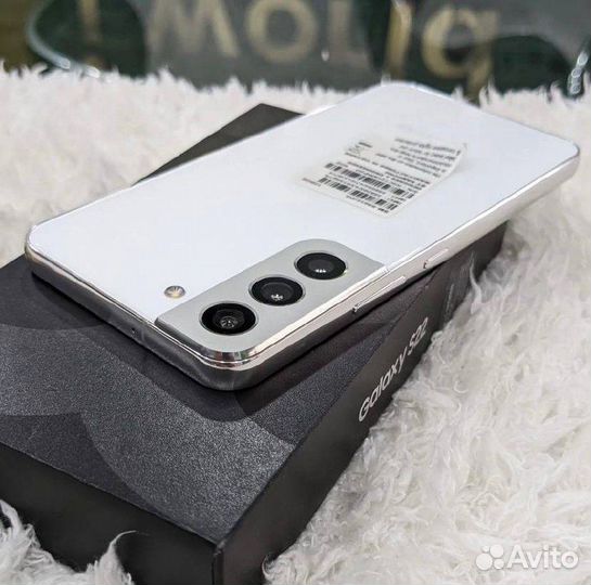 Samsung Galaxy S22, 8/256 ГБ