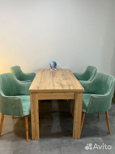 Стол и стулья