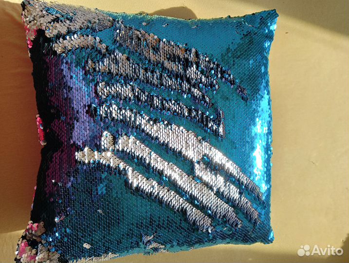 Подушка с пайетками