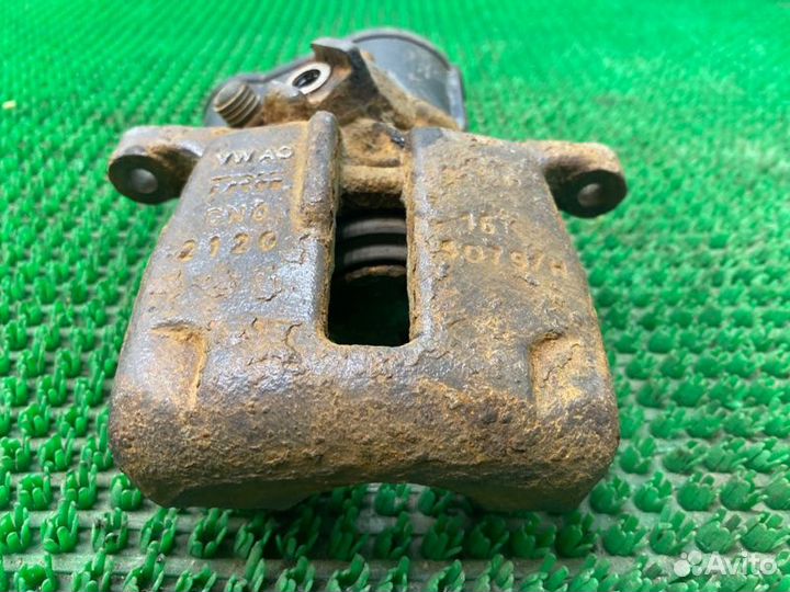 Суппорт задний правый Volkswagen Tiguan 5N1 2.0