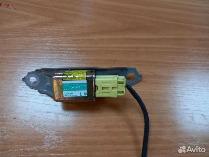Датчик Airbag Toyota Prius NHW20 1NZ-FXE 2004
