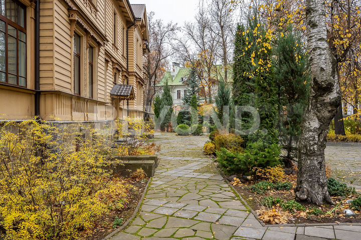 Дом 1285,8 м² на участке 26,8 сот.