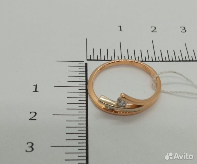 Кольцо с природным камнем Золото