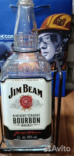 Бутылка на качелях